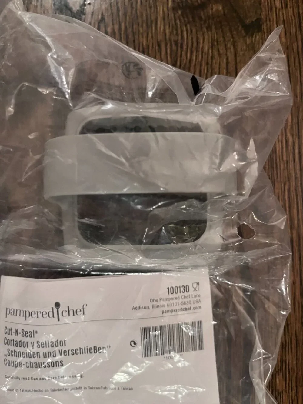 Brand New In Packaging Pampered Chef Cut-N-Seal® Sandwich and Pastry Maker (Item